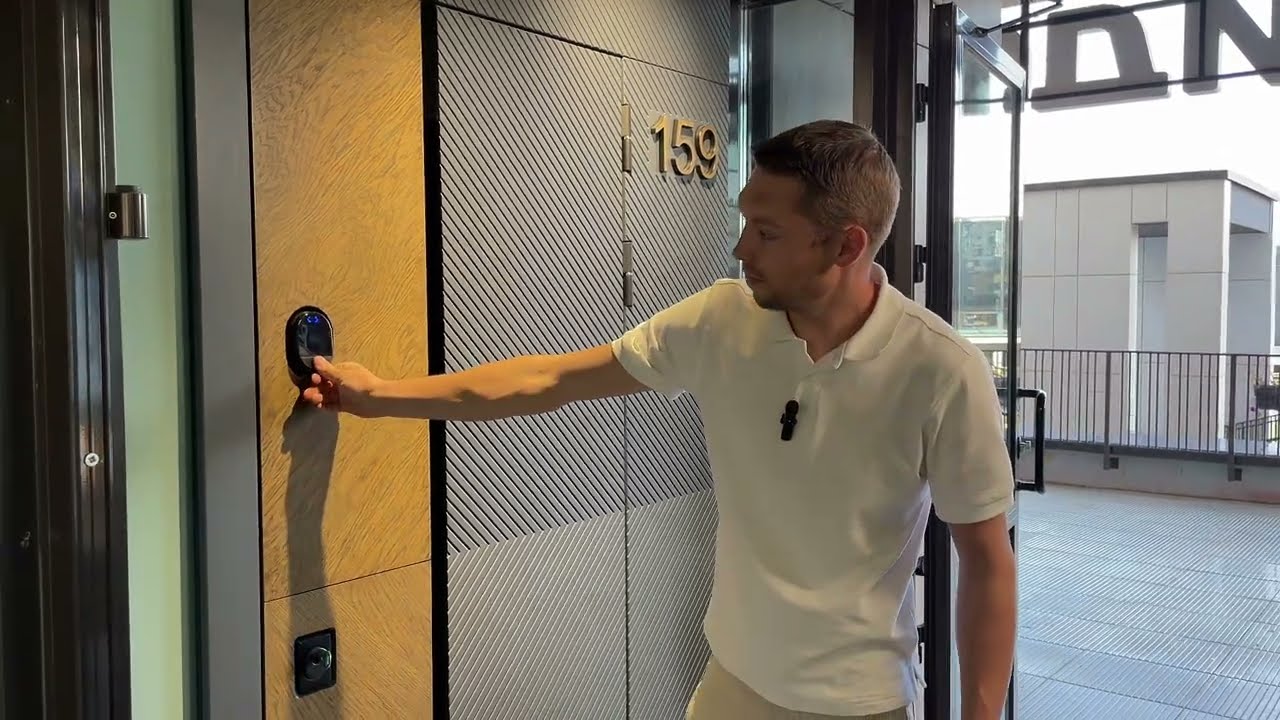 Левая или правая дверь?